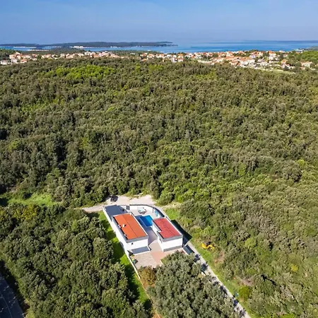 Vallelunga Villa *